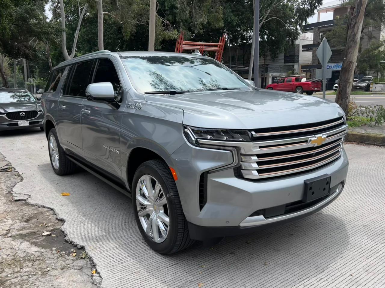 2025 chevrolet  Suburban 6.2 High Country 4x4 At