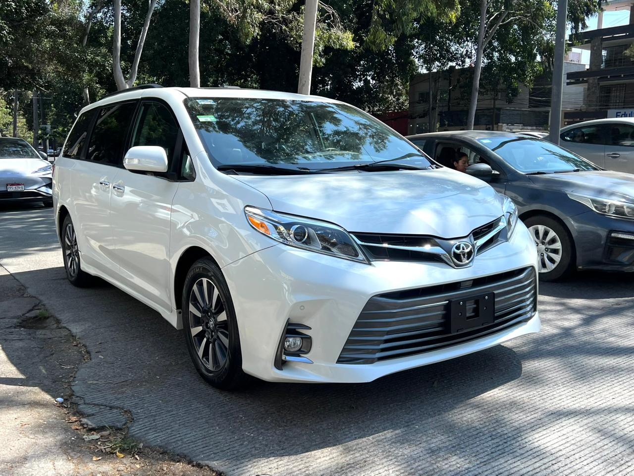 2019 toyota Sienna Limited 