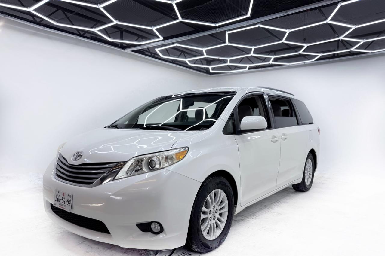 2015 toyota Sienna XLE