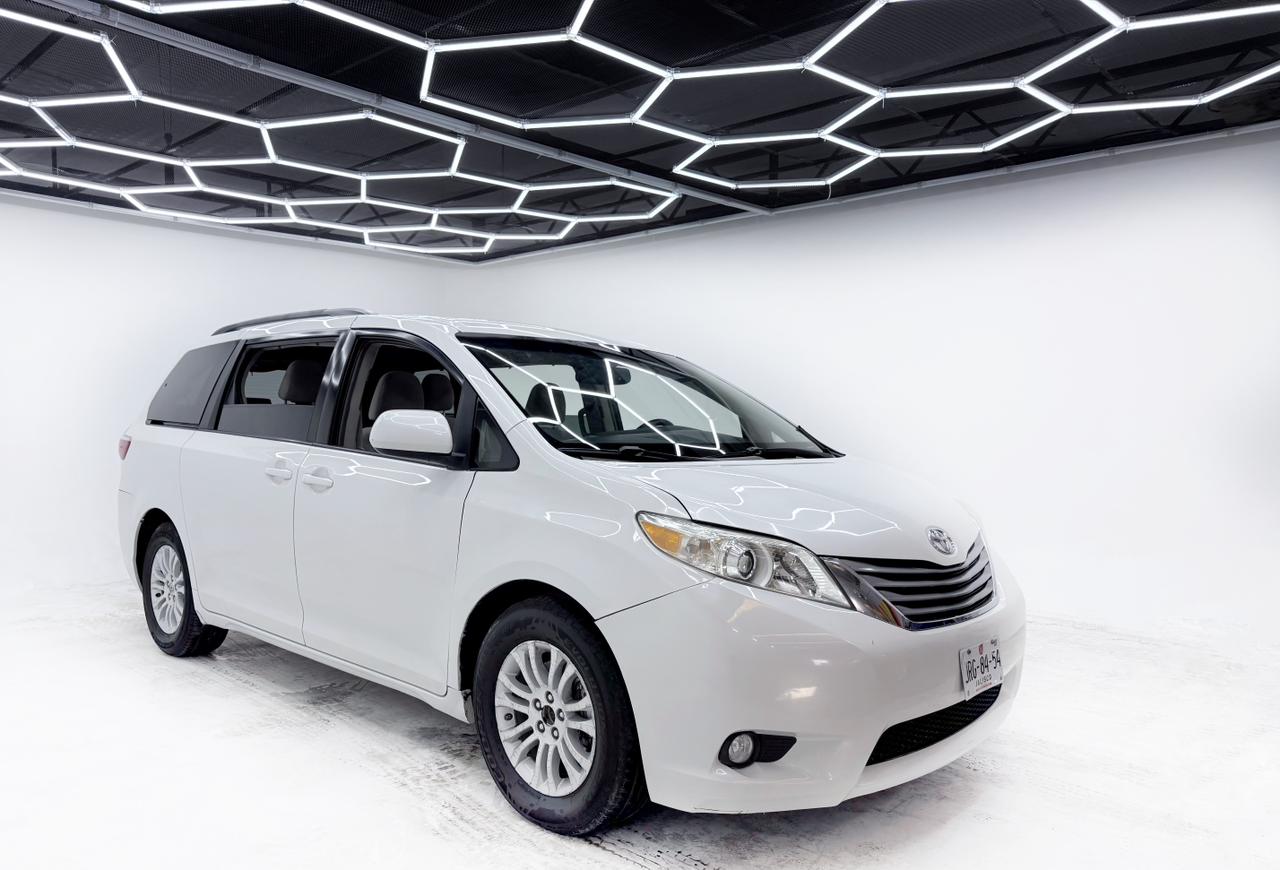2015 toyota Sienna XLE