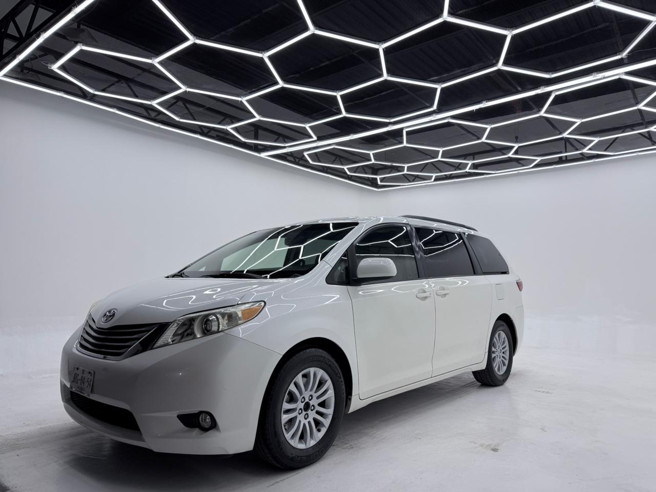2015 toyota Sienna XLE
