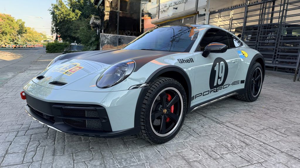 2024 porsche 911 DAKAR